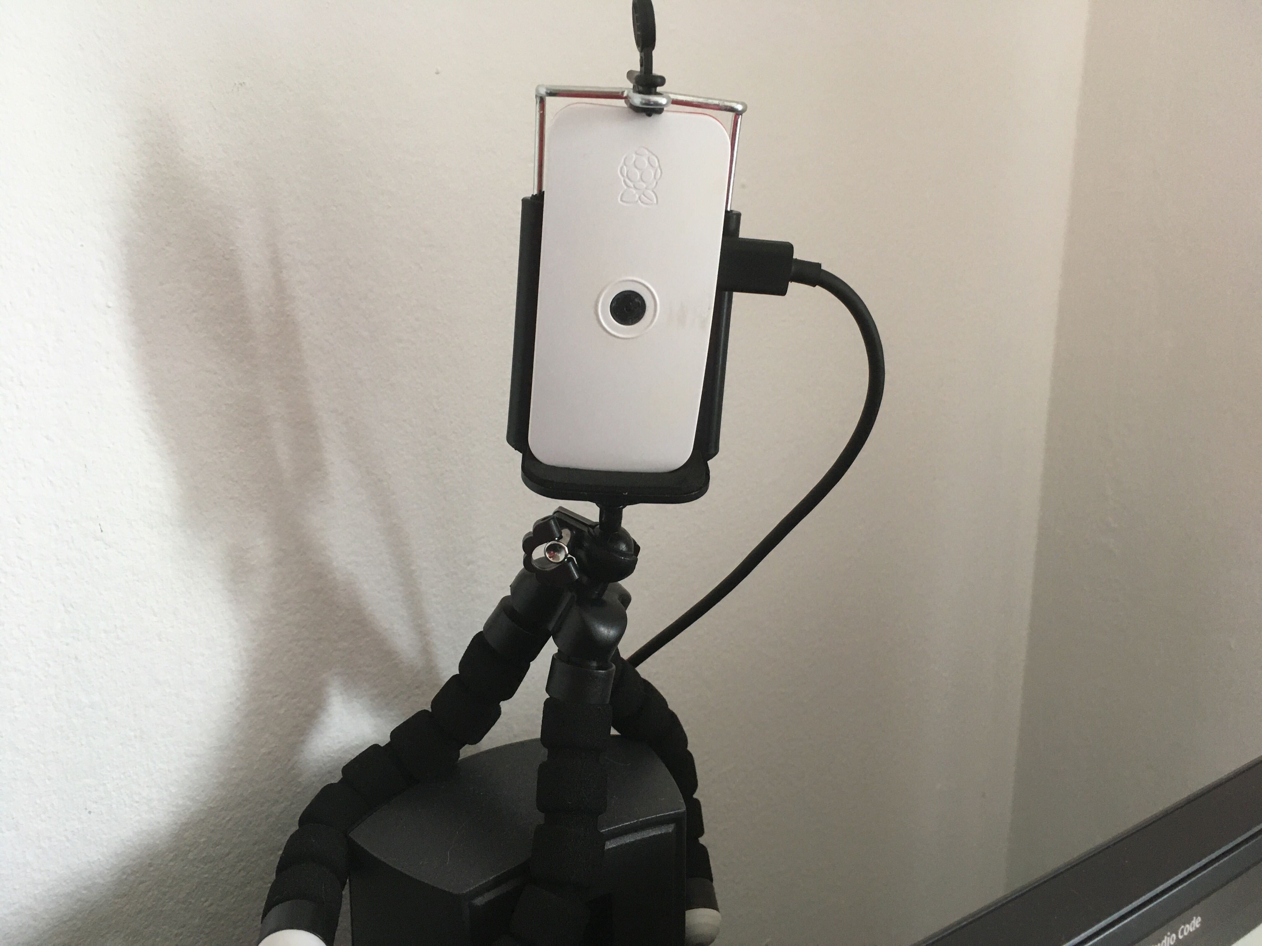 webcam-in-stand